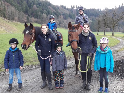 Kinder mit und ohne Förderbedarf gemeinsam mit den Pferden unterwegs